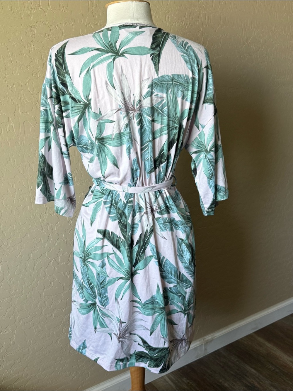 Tropical Print Robe - Picture 3 of 6